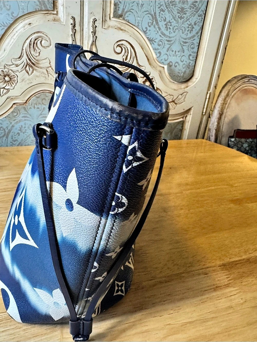 Louis Vuitton Neverfull MM By The Pool Blue & White Tote - Picture 4 of 10